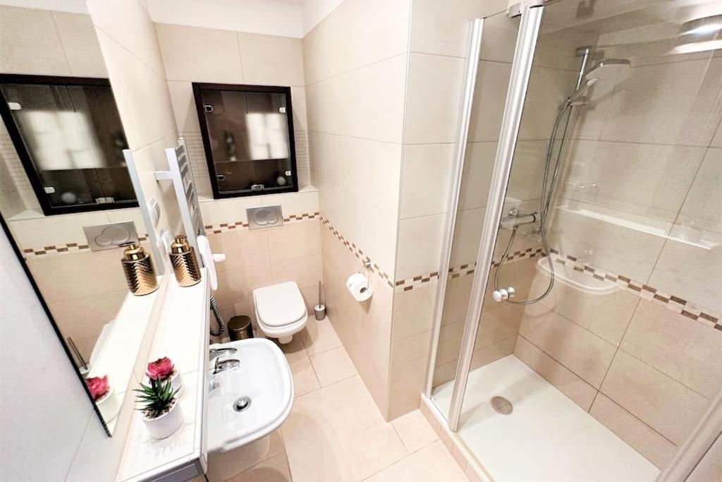 Exclusive Penthouse Near Citycenter 120M2 +Netflix Krakow Bagian luar foto
