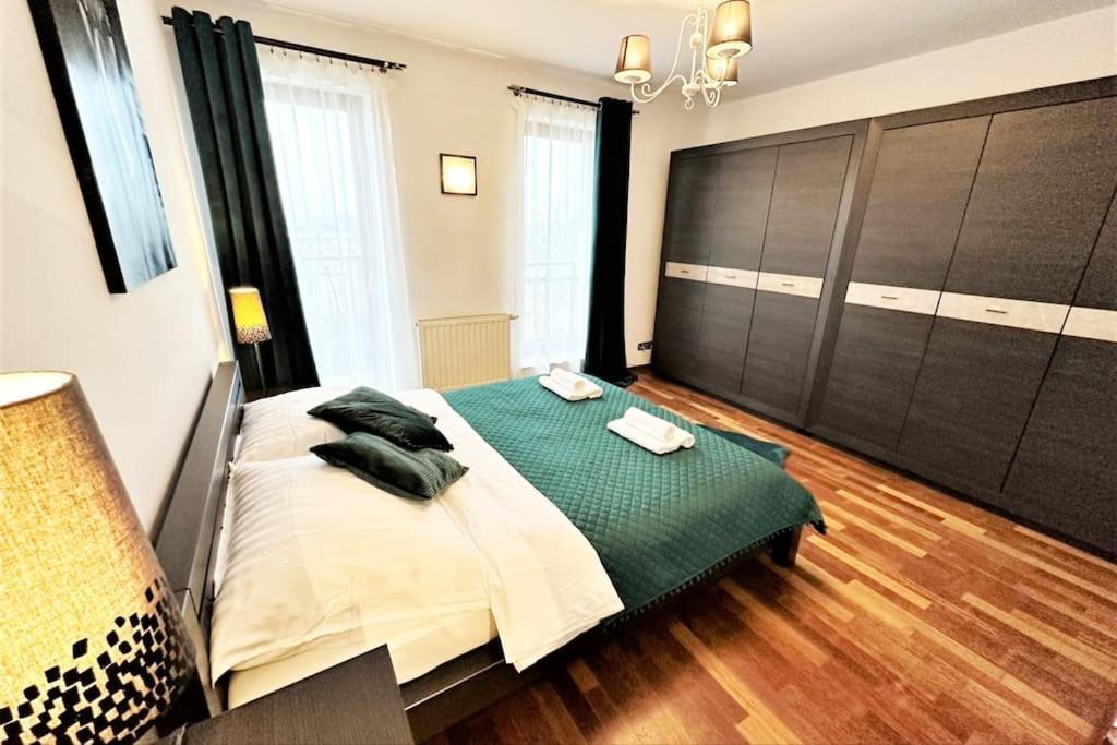 Exclusive Penthouse Near Citycenter 120M2 +Netflix Krakow Bagian luar foto